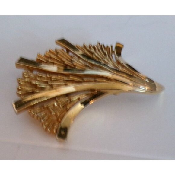 Vintage Trifari Gold Tone Brooch Pin Scalloped Design '55-'69 - Picture 3 of 8